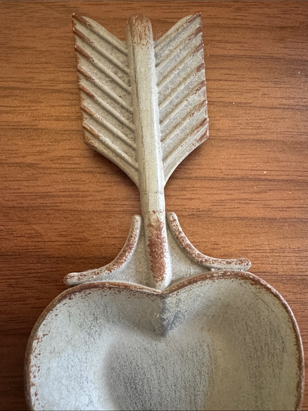 Zinc Heart Dish With Arrow - Picture 3 of 3